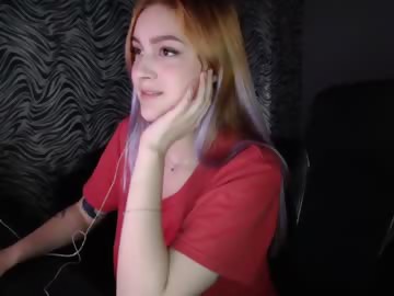 yolluna teen cam girl shows free porn on webcam