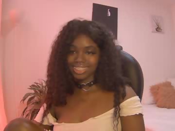 dolly_paige is ebony cam girl 19 years old shows free porn