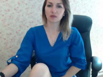 mallinia horny girl 35 years old shows free porn on webcam