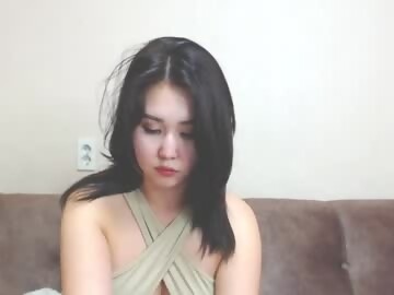 lizzybrizzy is asian cam girl  years old shows free porn
