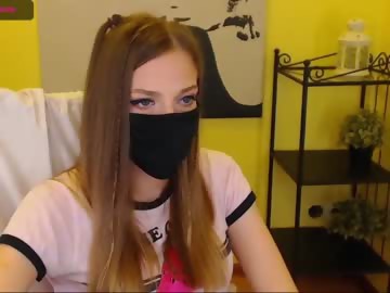 beckamoore is blonde cam girl 18 years old shows free porn