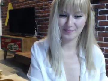 larissa4 is blonde cam girl 29 years old shows free porn