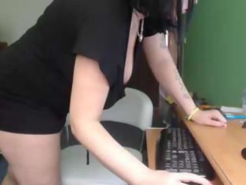alexie33 is slutty girl 33 years old shows free porn on webcam