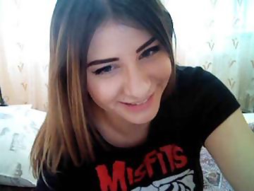 cutesunshy_n is cute girl 21 years old shows free porn on webcam