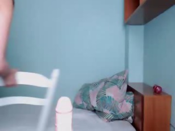 18-19 sex cam girl unic0rnporn shows free porn on webcam. 19 y.o. speaks english,español