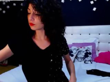 european sex cam girl deeadiamond shows free porn on webcam. 30 y.o. speaks english