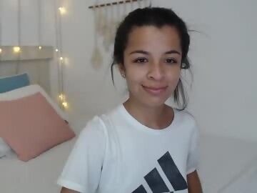 ebony sex cam girl maggie_7 shows free porn on webcam.  y.o. speaks español