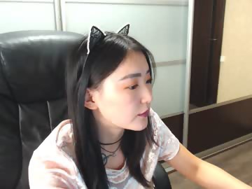 kellyasian is asian cam girl 20 years old shows free porn
