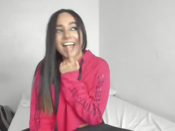 18-19 sex cam girl cute_molly18 shows free porn on webcam.  y.o. speaks español