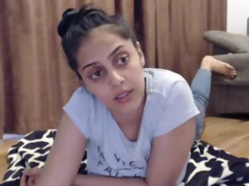 spanish sex cam girl rosasweet02 shows free porn on webcam. 19 y.o. speaks english espaneol