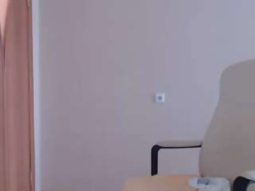 russian sex cam girl sexy_b0rsch shows free porn on webcam. 19 y.o. speaks русский