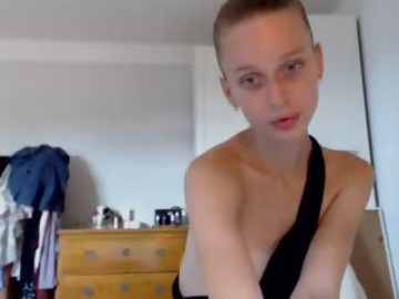 fingering sex cam girl ellaa91 shows free porn on webcam. 26 y.o. speaks english