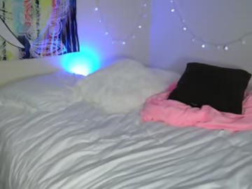 fingering sex cam girl skyewatson shows free porn on webcam. 19 y.o. speaks english