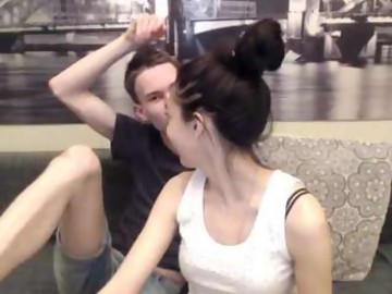 blowjob sex cam couple chase_vicky shows free porn on webcam. 20 y.o. speaks english