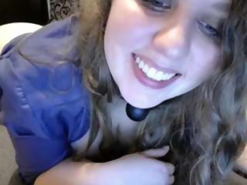squirt sex cam girl sexyyennifer shows free porn on webcam. 23 y.o. speaks english(google translate)