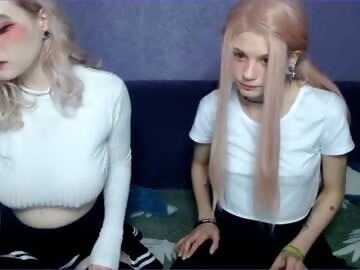 unicorntears_ is cute couple 19 years old shows free porn on webcam